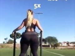 Crazy pawg working out