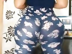 Massive butt in ugly legging